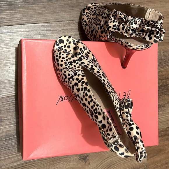 NWOT Betsey Johnson heels 👠 - Picture 4 of 7